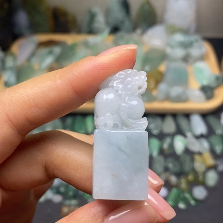 颈饰未镶嵌翡翠印章