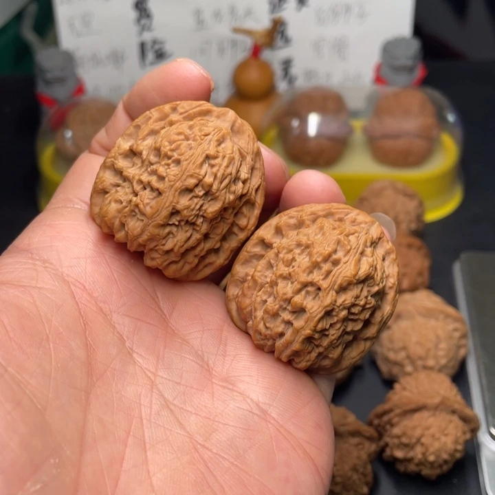 文玩核桃把件神****]37南疆石50