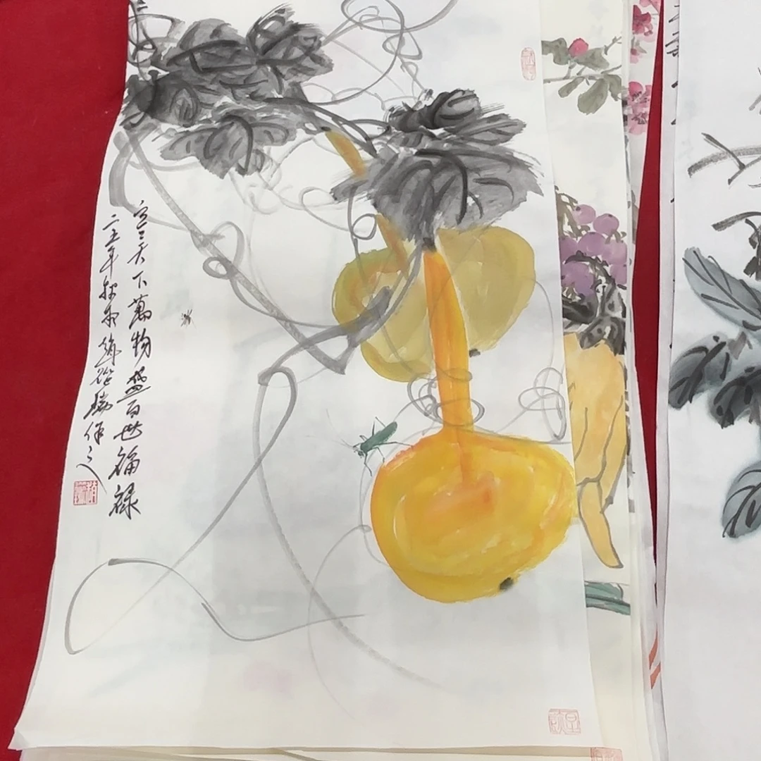 国画花鸟的翅膀是由两只