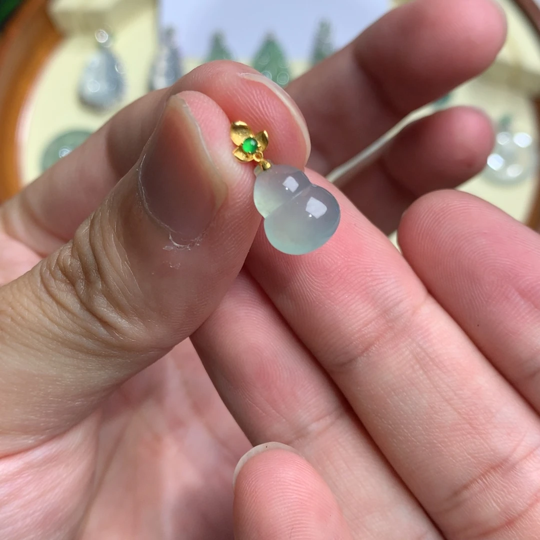 颈饰18K金镶嵌翡翠葫芦
