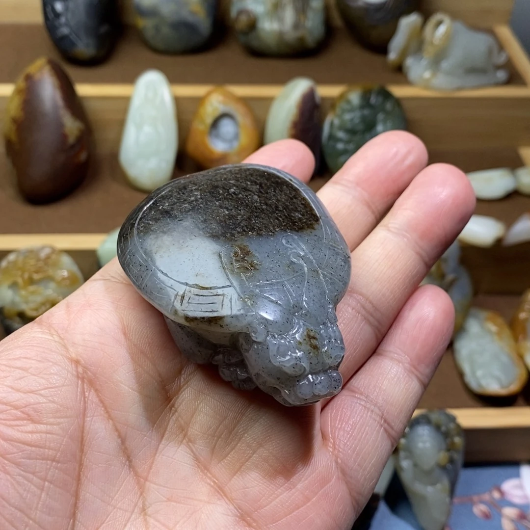 和田玉未镶嵌把件