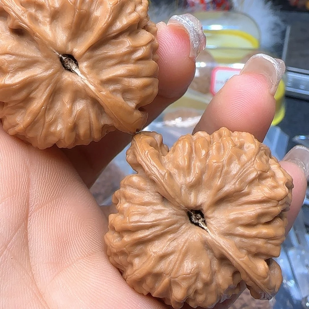 文玩核桃吊坠41血如意