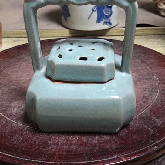 瓷陶瓷的设计师是一个