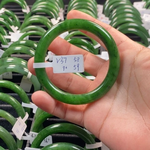 和田玉（碧玉）手镯未镶嵌超**俗