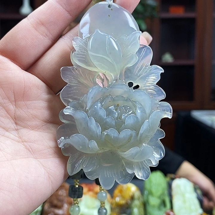 蛇纹石玉吊坠未镶嵌