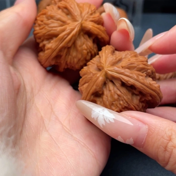 军****文玩核桃吊坠白狮子