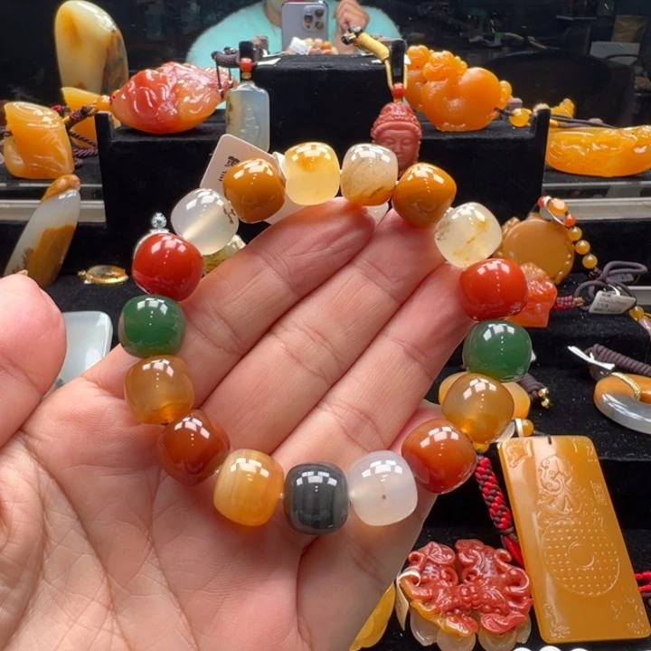 未镶嵌石英质玉（黄龙玉）颈饰