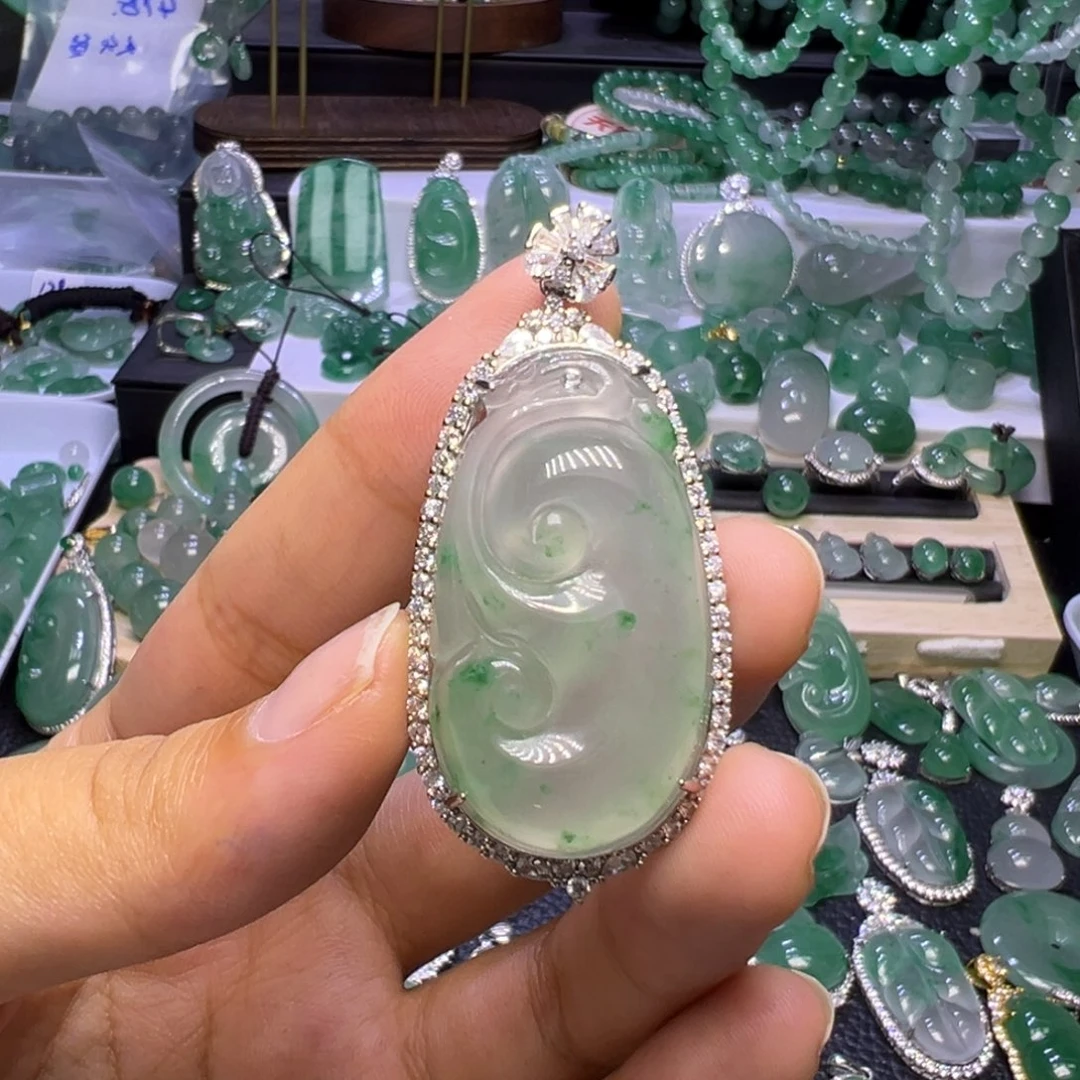 石英质玉未镶嵌颈饰