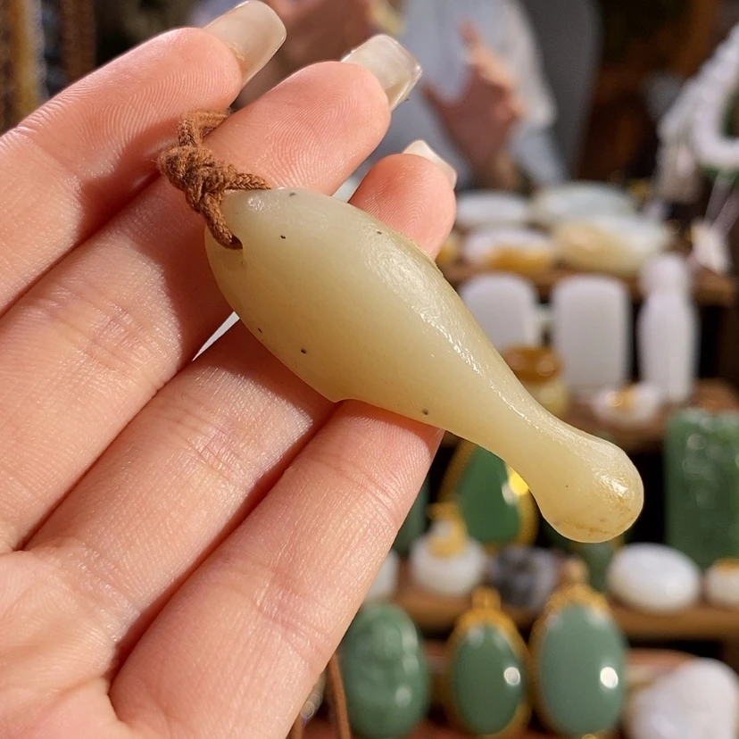 【闪购商品】吊坠(赠链)未镶嵌和田玉