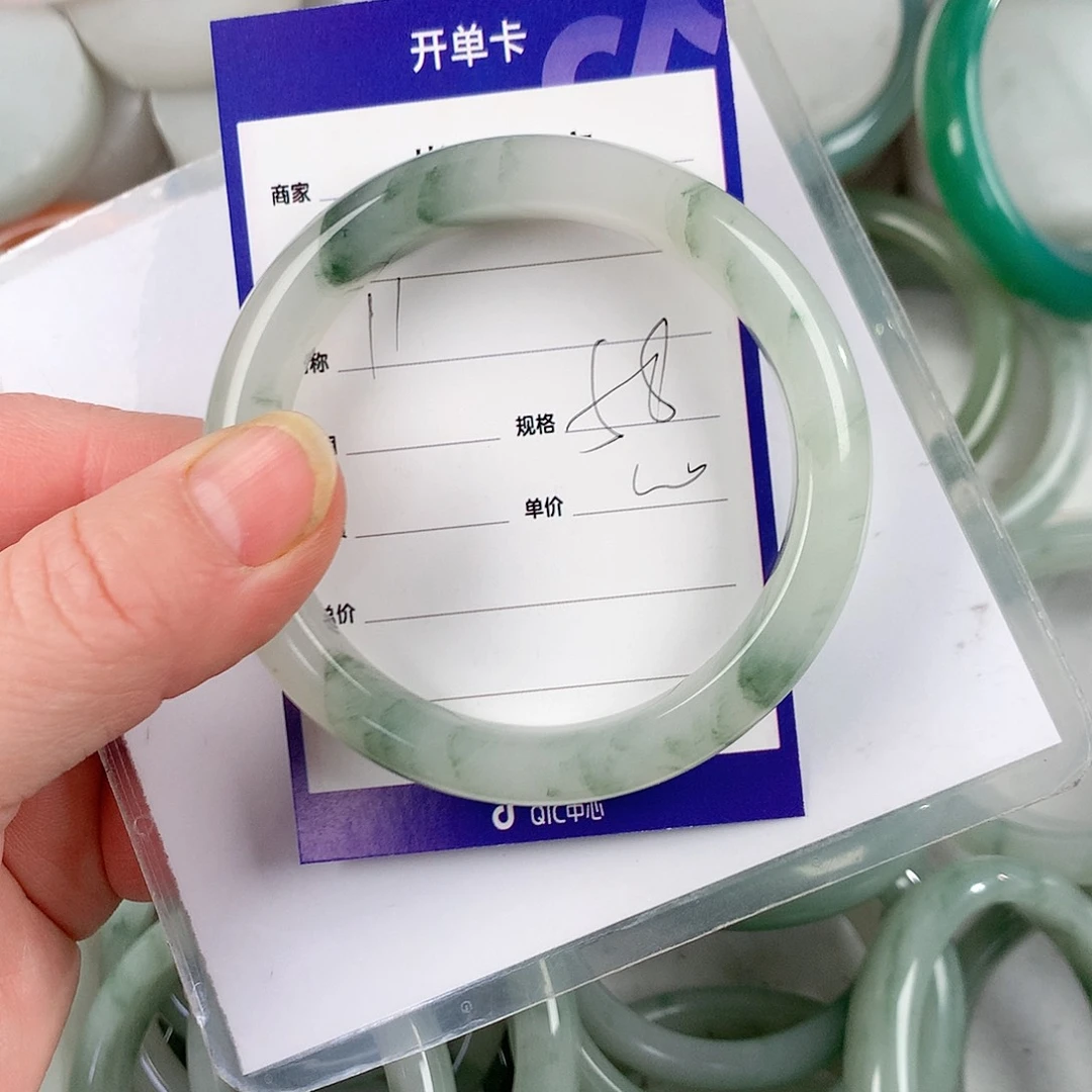 石英质玉手镯未镶嵌1**?