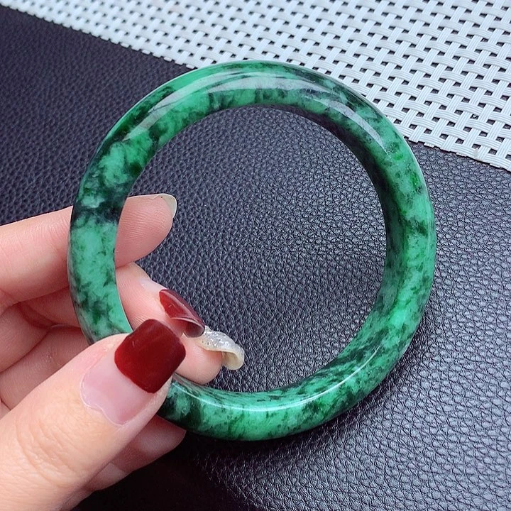 翡翠手镯未镶嵌翡翠