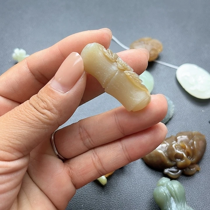 【闪购商品】颈饰未镶嵌和田玉止*