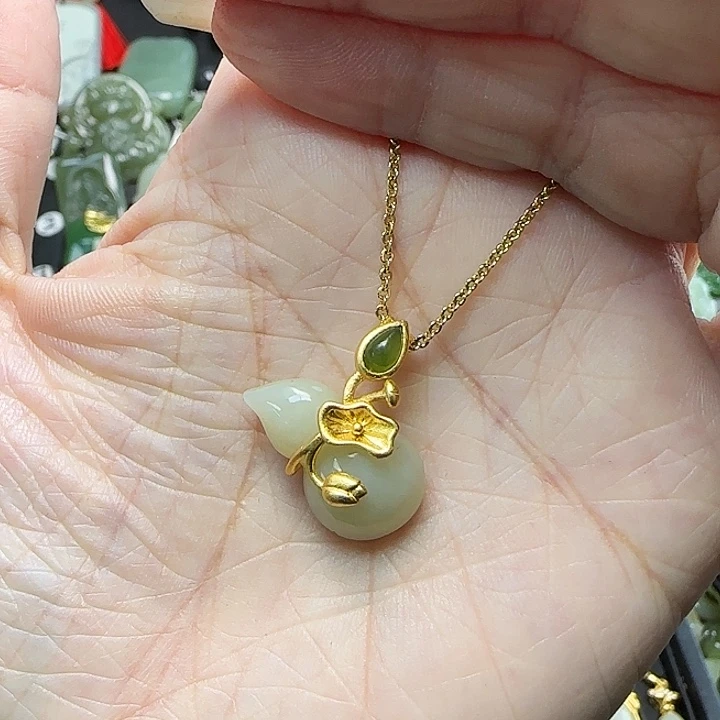 和田玉银S925镶嵌吊坠(赠链)