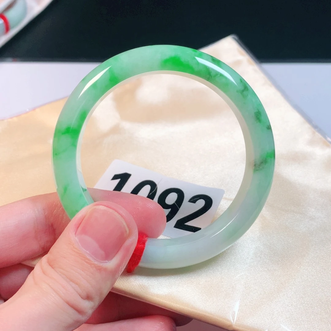 翡翠手镯未镶嵌翡翠手镯1092