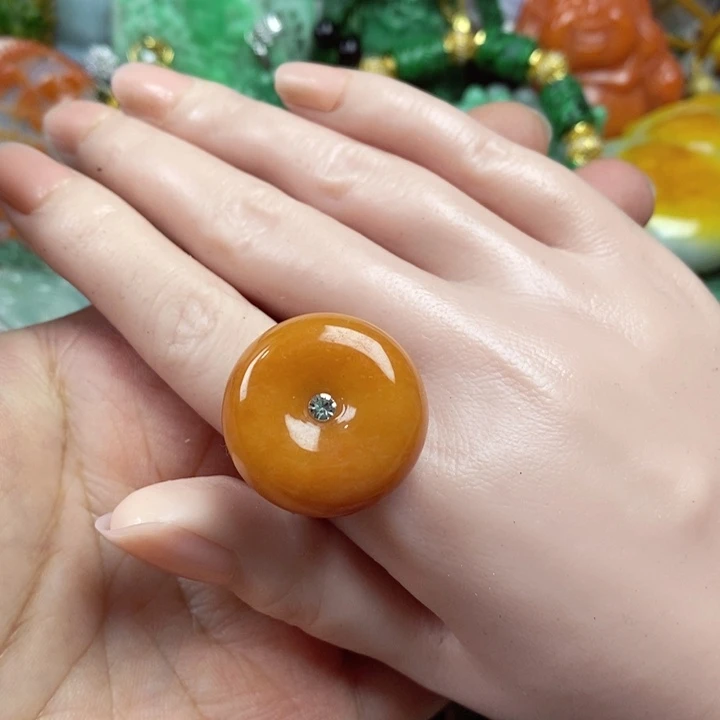 翡翠未镶嵌吊坠(赠链)