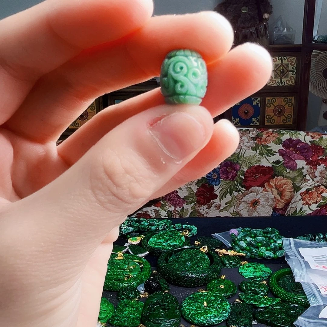 颈饰未镶嵌翡翠多样性