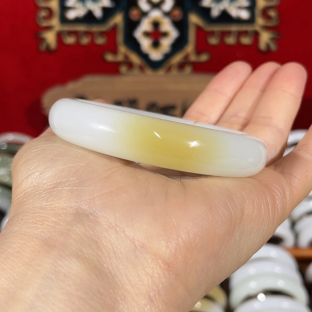 和田玉（糖玉）手镯未镶嵌和田玉糖镯