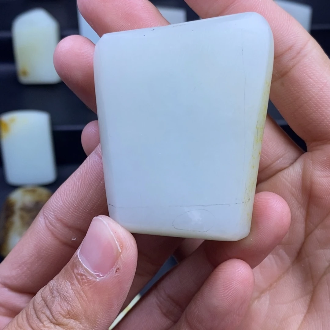 未镶嵌吊坠定制和田玉为****德