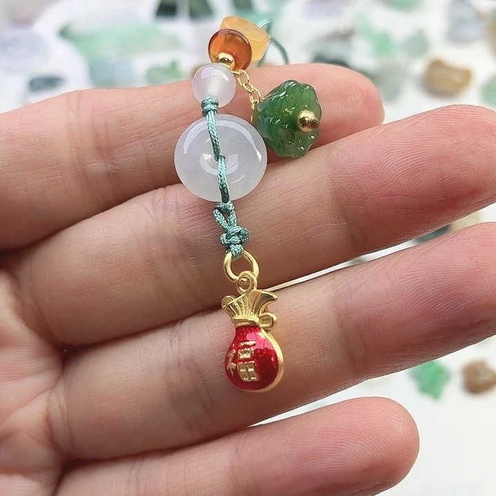 翡翠未镶嵌颈饰钱袋