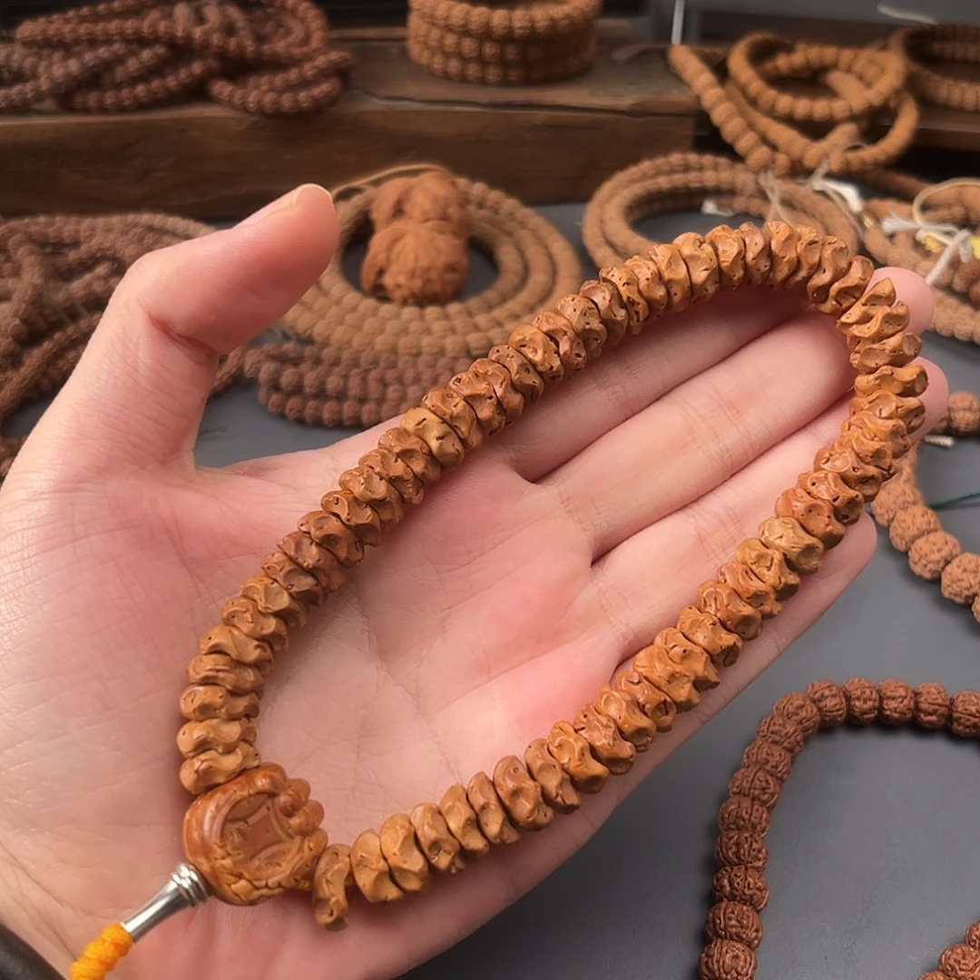 猕***）吊坠金刚菩提桃核蛇骨