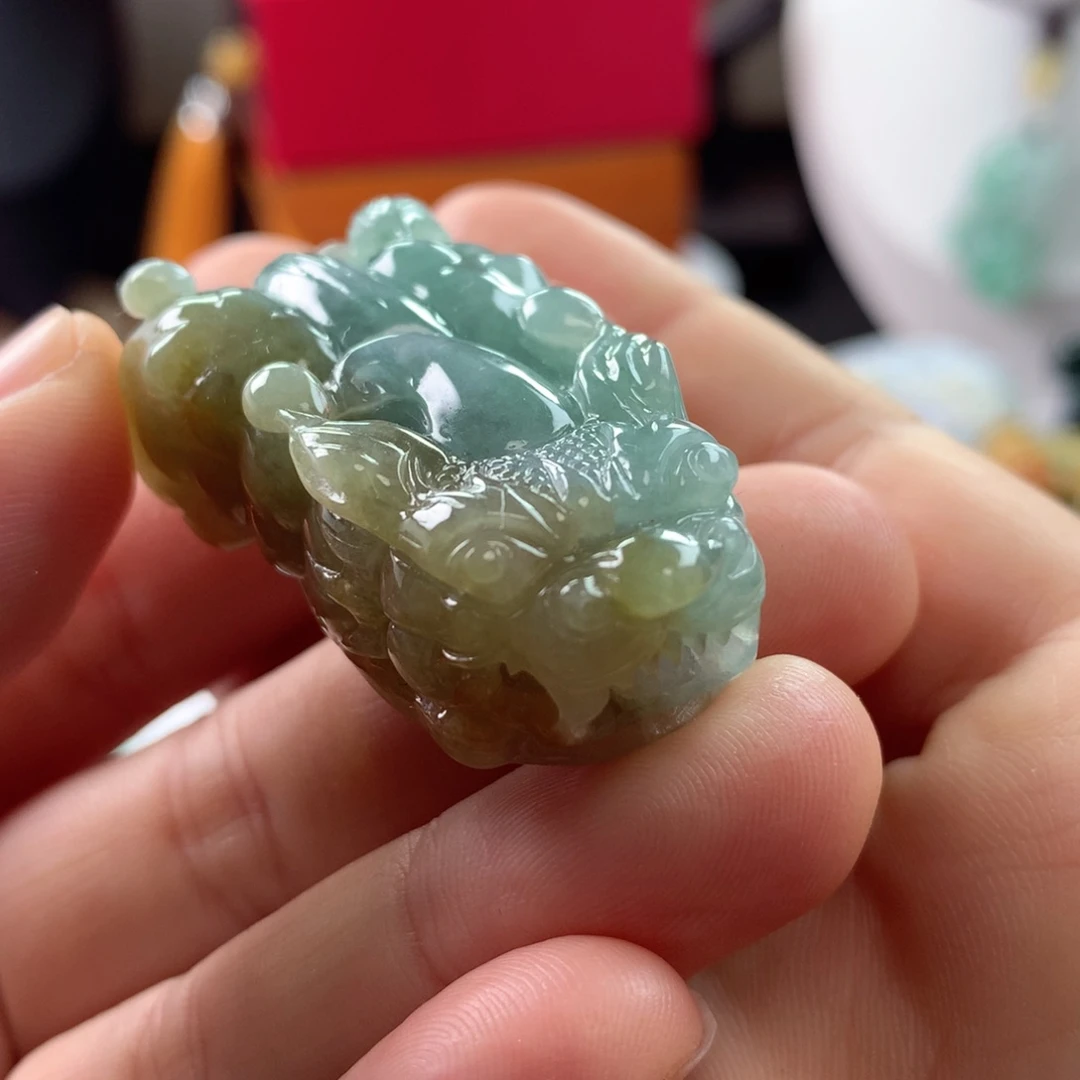 翡翠颈饰未镶嵌翡翠貔貅