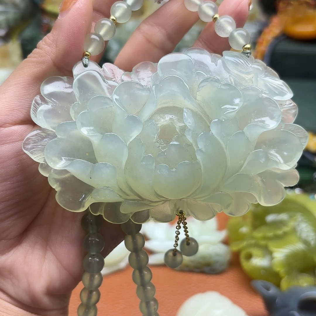 蛇纹石玉未镶嵌吊坠