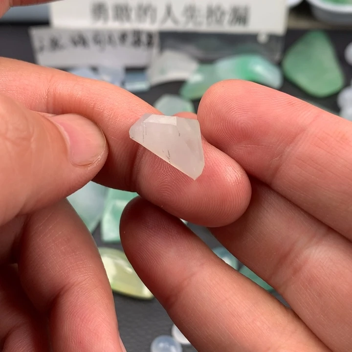 定制翡翠未镶嵌材料定制