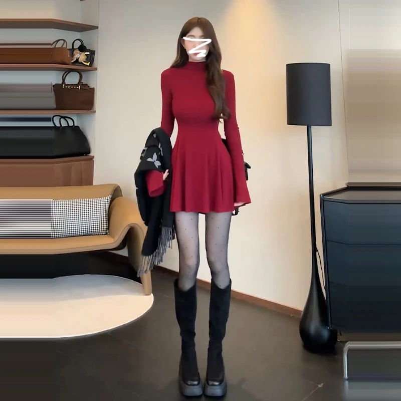 早秋装红色连衣裙子2025年新款女秋冬季穿搭小个子配内搭掐腰短裙