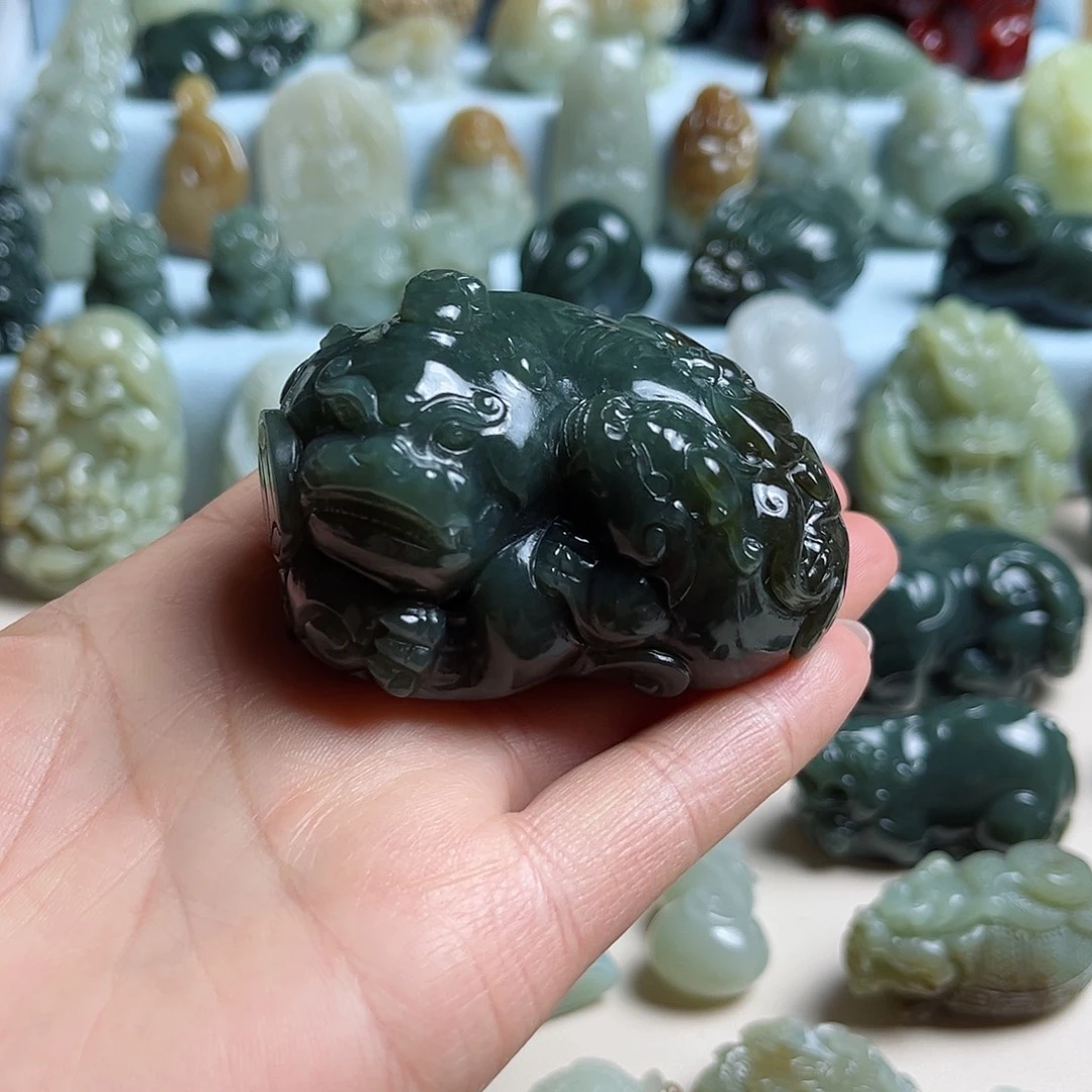 和田玉未镶嵌把件