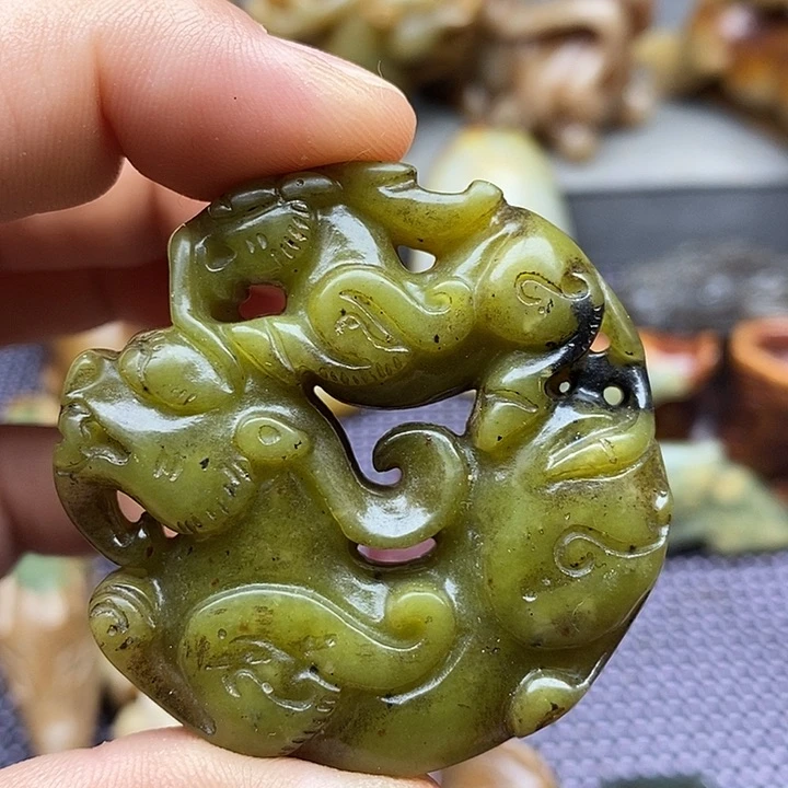 未镶嵌蛇纹石玉颈饰