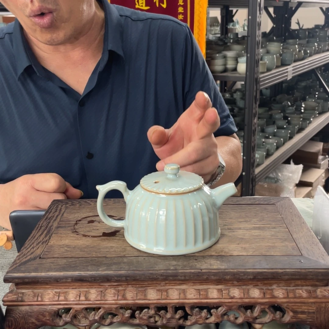 瓷片天青釉青莲壶
