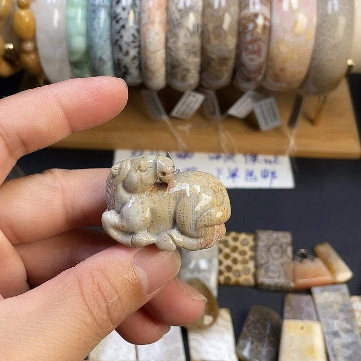 硅化珊瑚（珊瑚玉）未镶嵌手镯