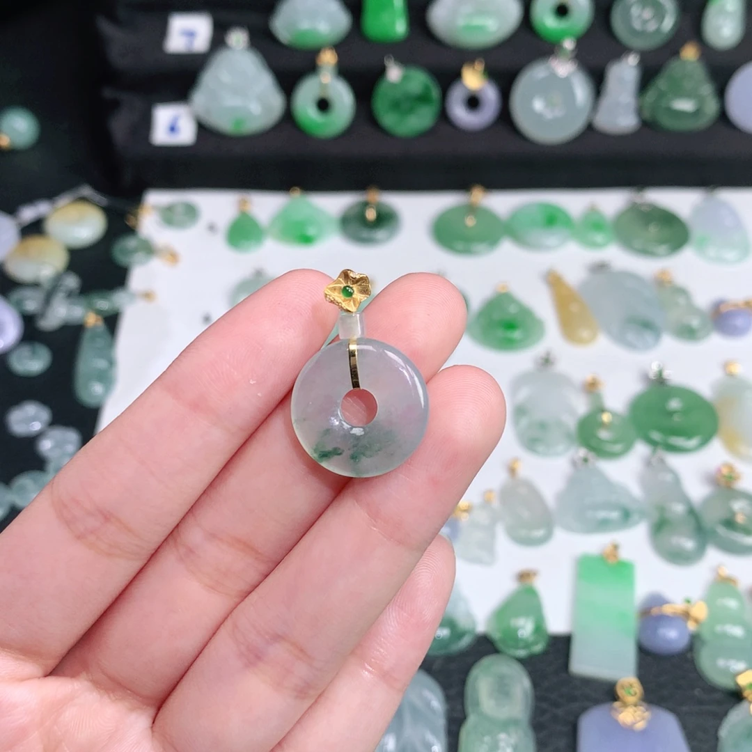 翡翠颈饰未镶嵌翡翠