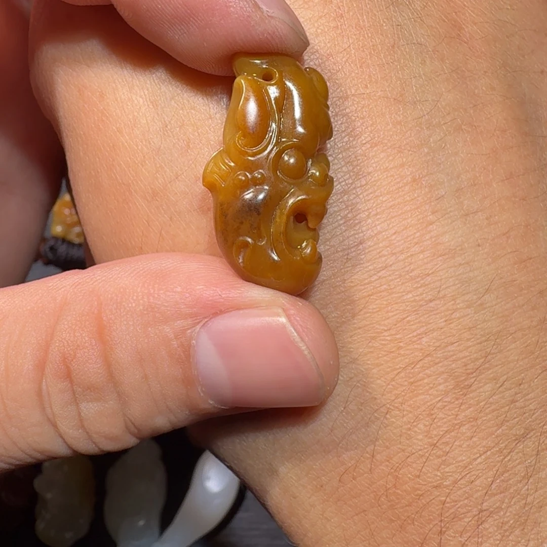 挽***秋和田玉未镶嵌颈饰