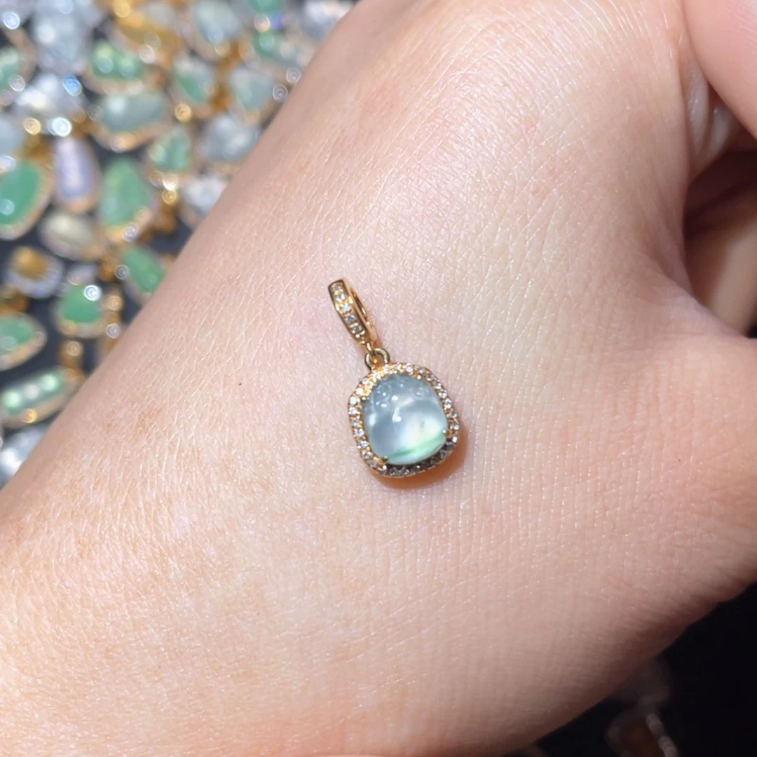 【闪购商品】翡翠吊坠(不含链)18K金镶嵌v****h