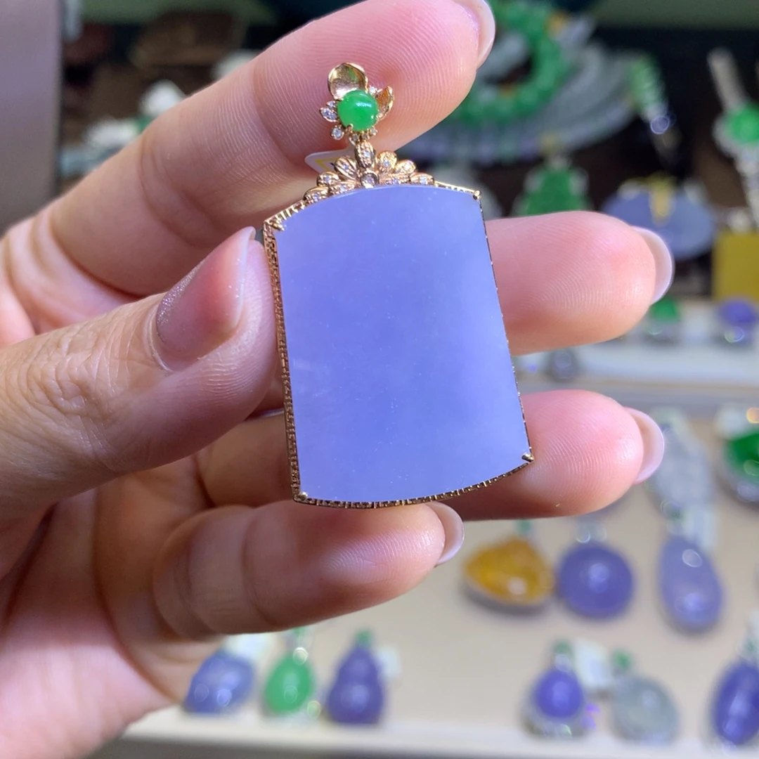 翡翠18K金镶嵌颈饰翡翠