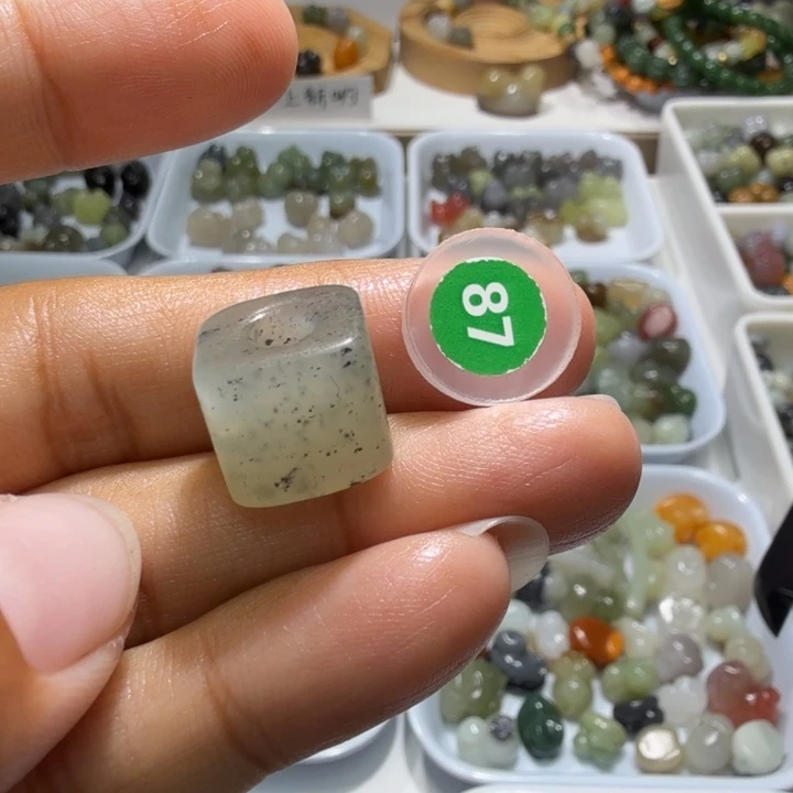 和田玉未镶嵌珠宝奇石
