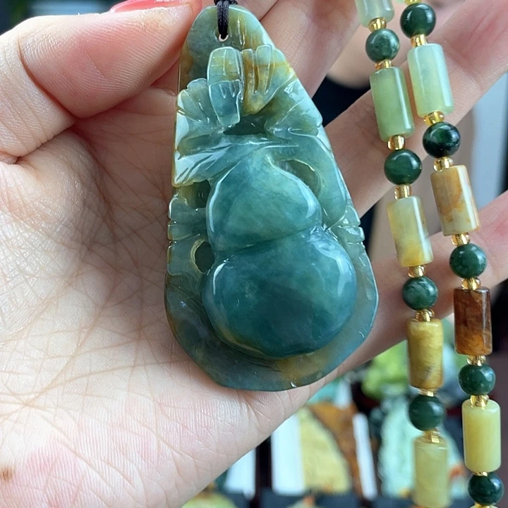 蛇纹石玉未镶嵌颈饰