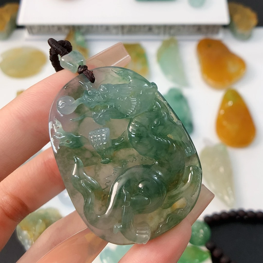 颈饰未镶嵌翡翠龙牌