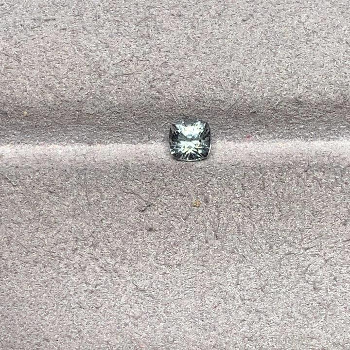 裸石未镶嵌尖晶石