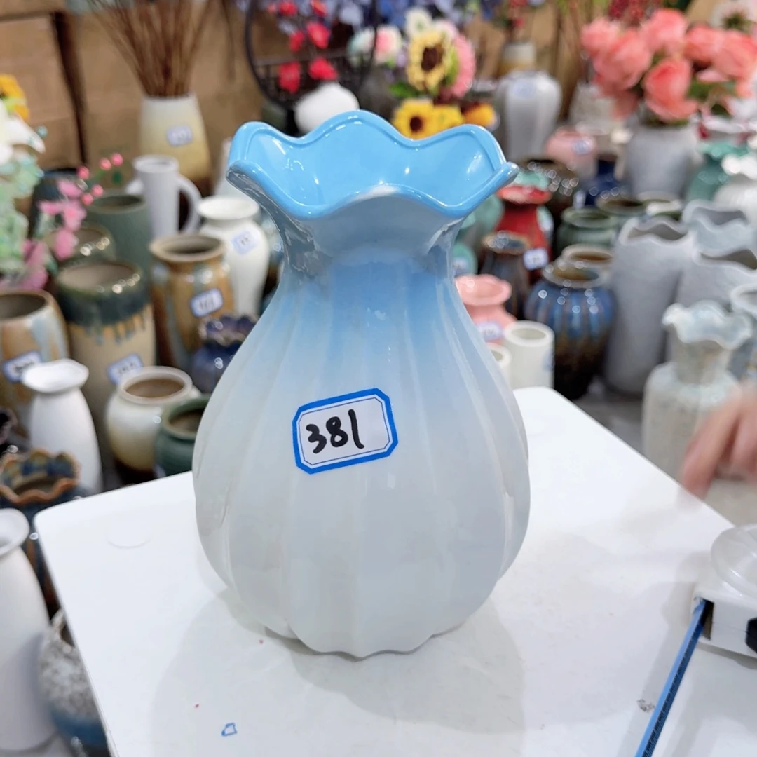 381号陶瓷高20厘米瑕疵一个