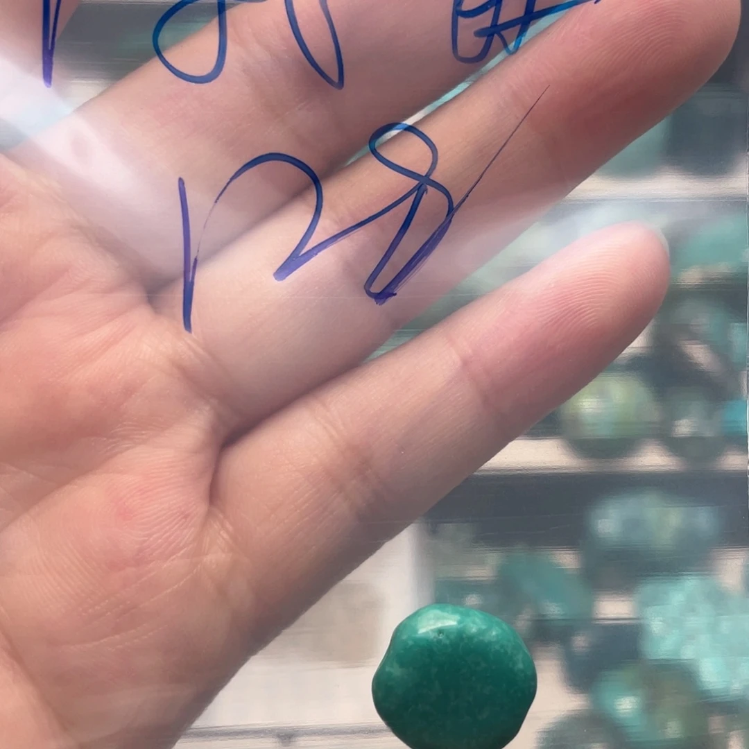 陈***桑绿松石未镶嵌颈饰