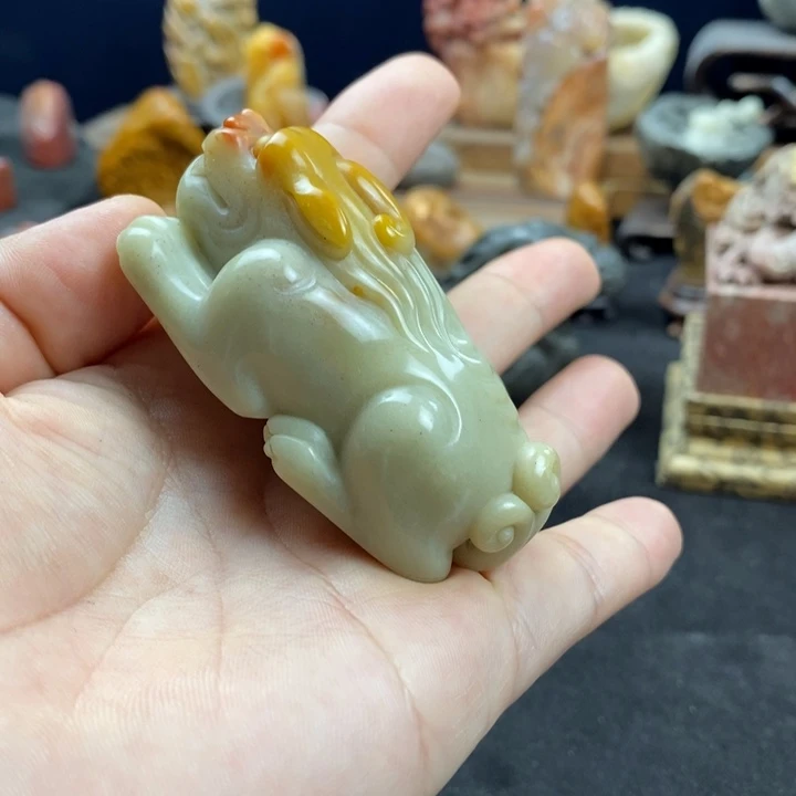 寿山石印石牛蛋手把玩件