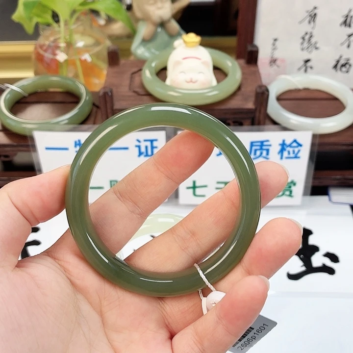 和田玉未镶嵌手镯