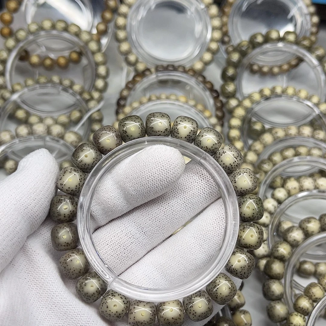 Z****星月菩提吊坠海南星月菩提石玉料11×10灰果冻