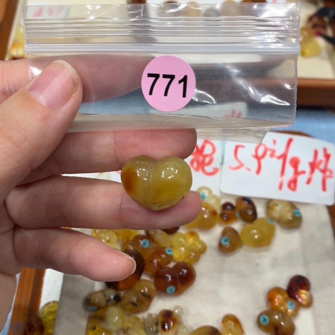 琥珀未镶嵌珠宝奇石