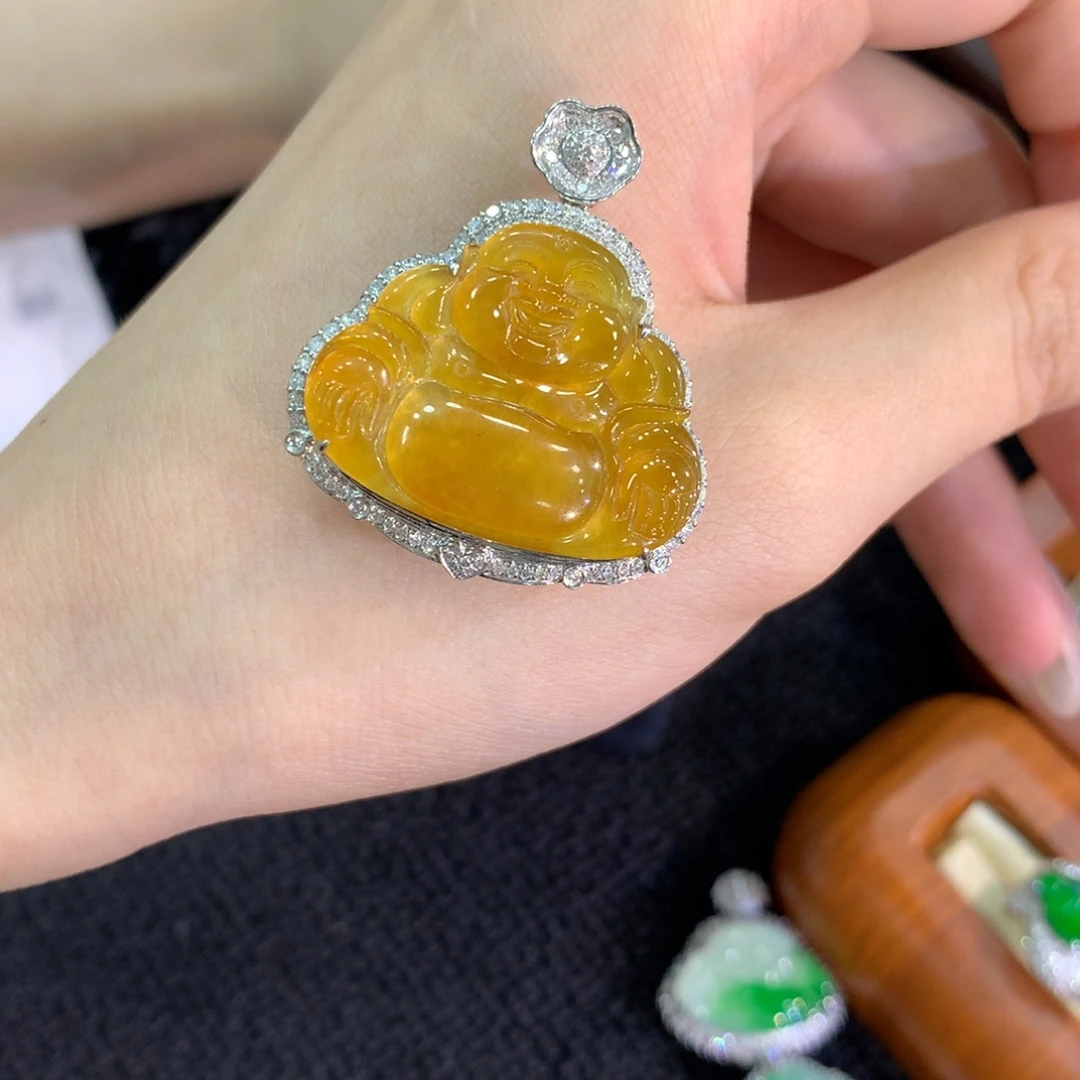 颈饰18K金镶嵌翡翠