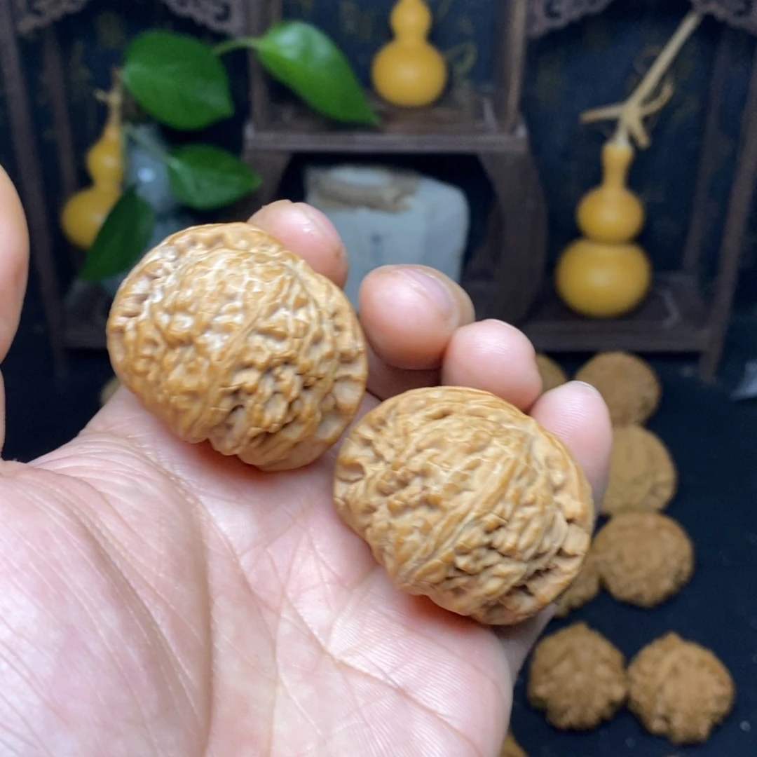 文玩核桃吊坠40闷白