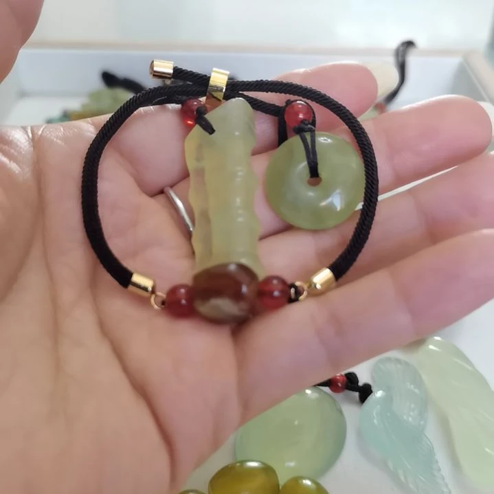 蛇纹石玉未镶嵌吊坠