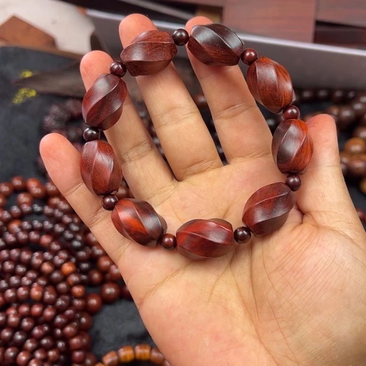 檀香紫檀（小叶紫檀）思**绮